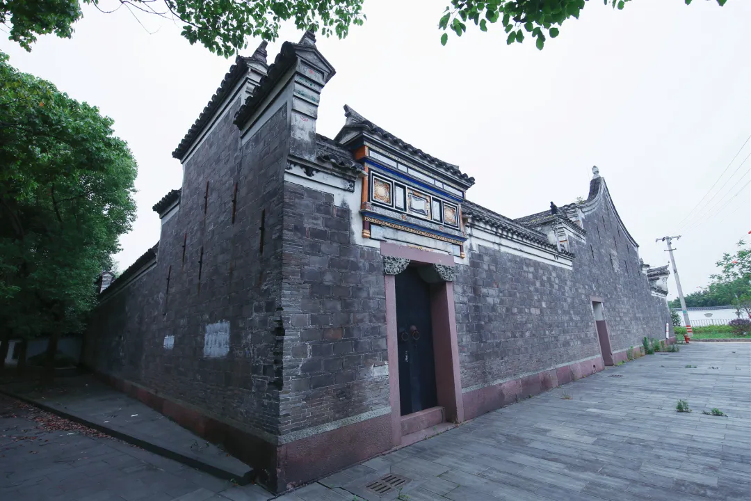 包玉刚1.jpg